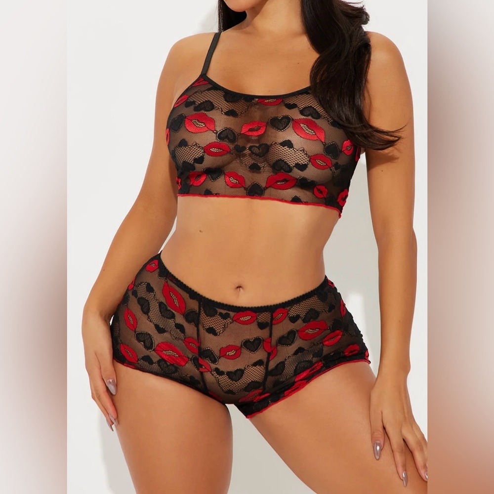 2 piece Kisses Lace Bandeau Boxer set Black & Red Size L NWT